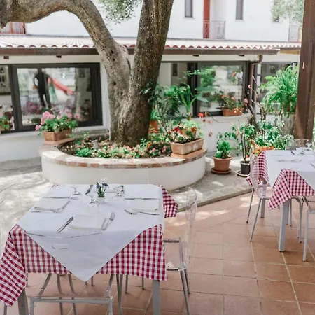 Hotel Santa Rosalia 3*